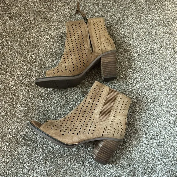 TOMS Majorca Peep Toe Suede Tan Perforated Ankle Boots Women's 5.5 - Picture 6 of 7